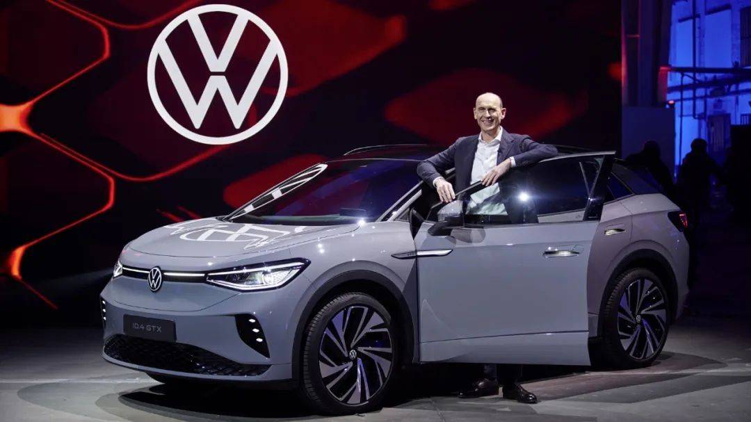 当前全球电动车销量排名靠前的车企中,特斯拉,比亚迪和大众分别代表了