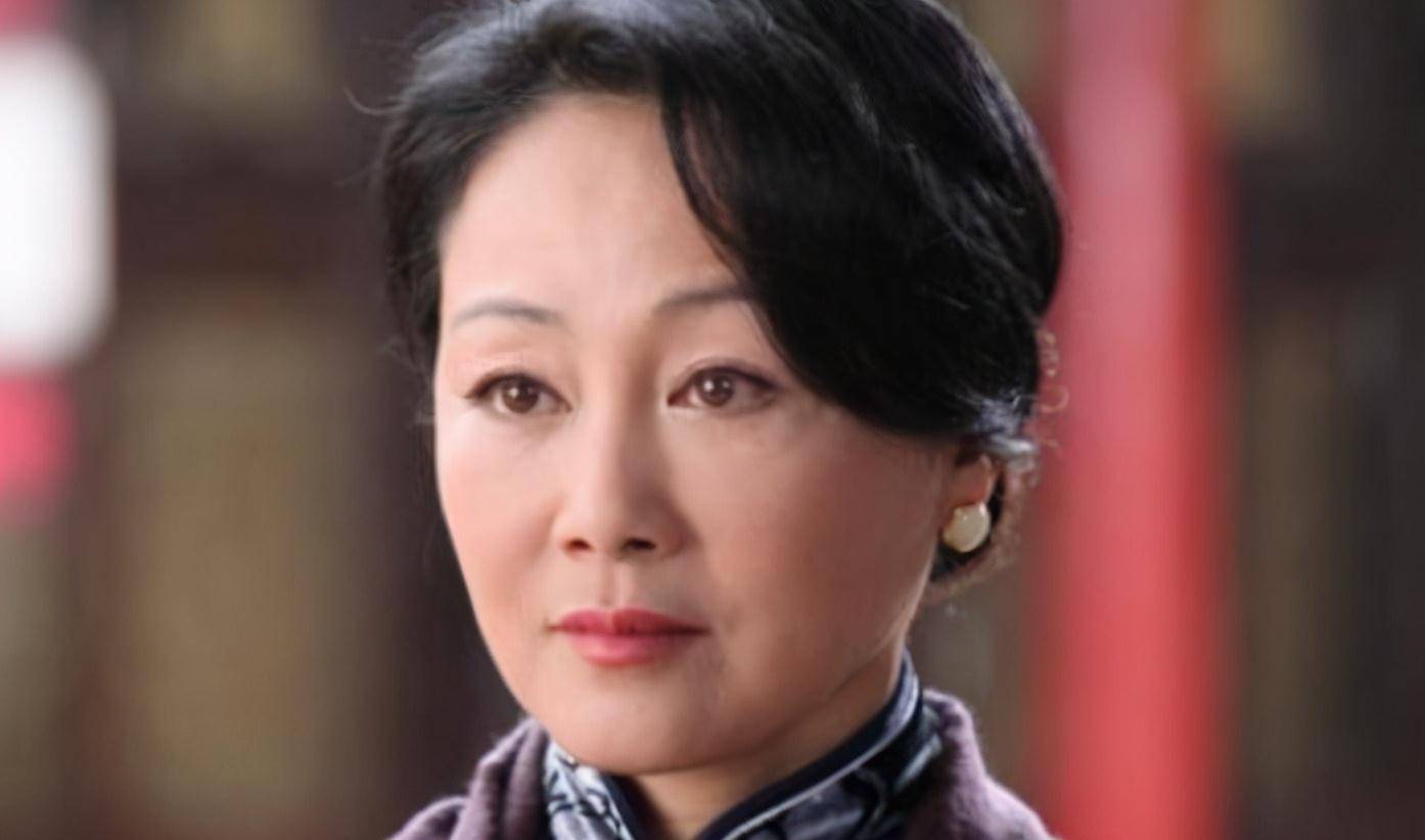 58岁王姬美丽,与丈夫低调恩爱19年,27岁儿子智商只有5岁_作品_时分