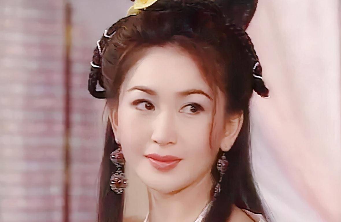 54岁温碧霞露脐装,"马蜂腰"不输杨幂,但还是输给同岁李若彤_妲己_状态