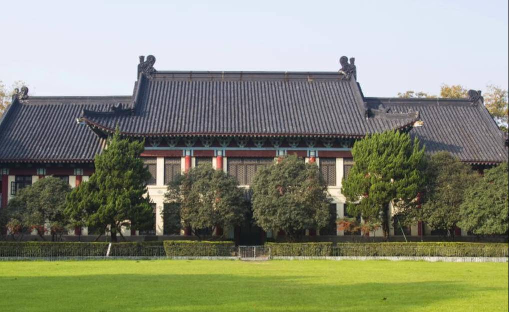 我国第一个心理学系,我国第一个地理科学学院等,皆启蒙于南师大,发迹