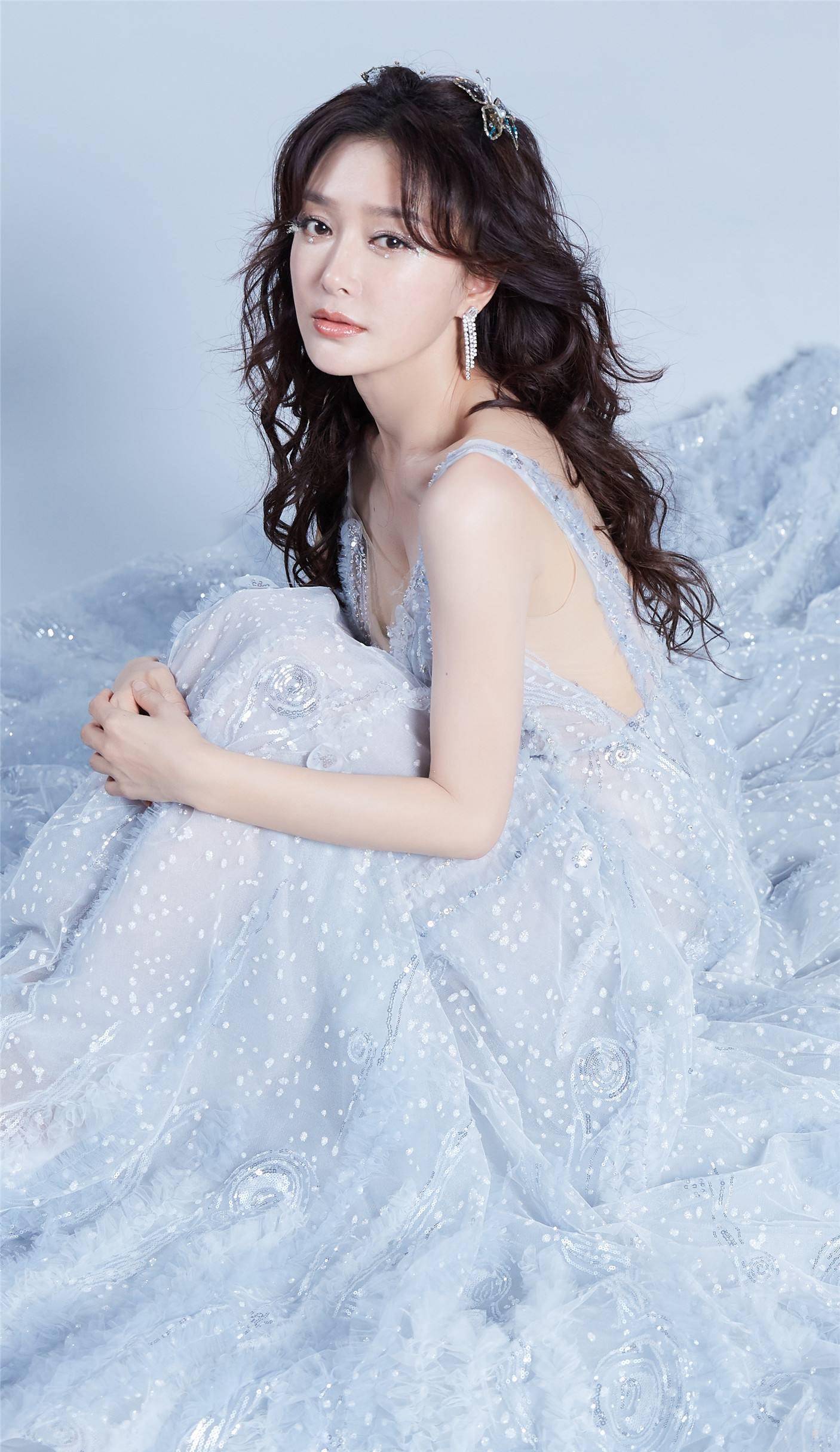 原创41岁秦岚宛如妙龄少女婀娜多姿魅力全开