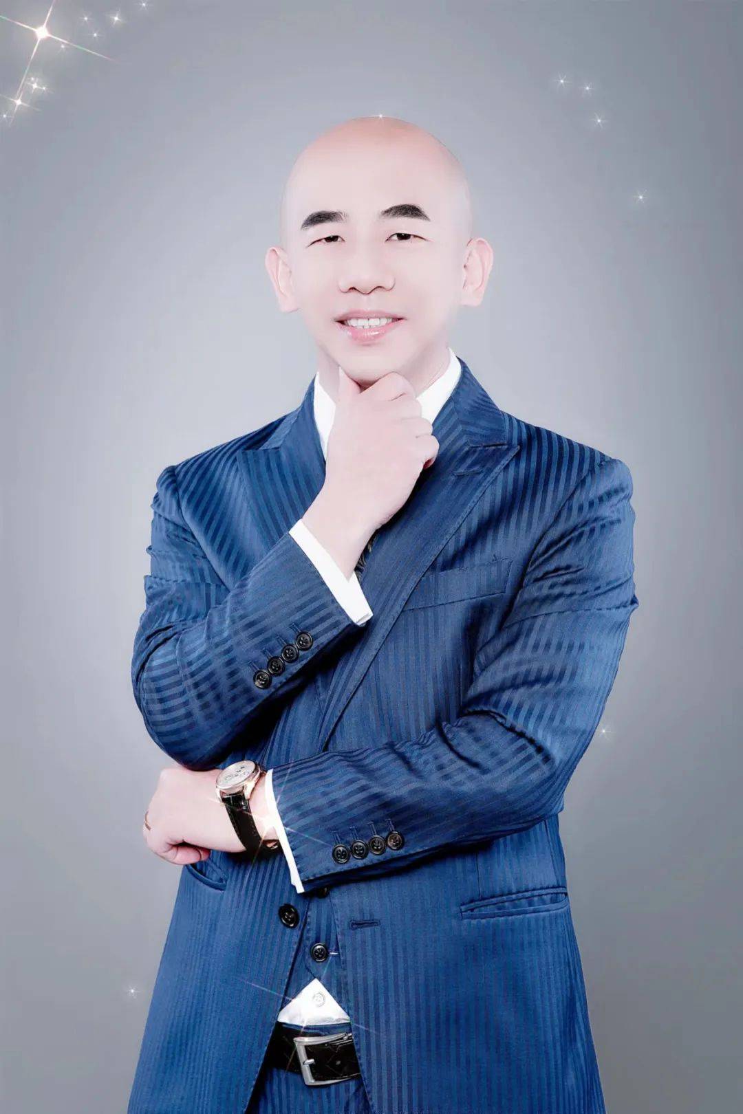 上海奇正地产董事长会议正式开始后,首先受内蒙古财经大学杜金柱校长