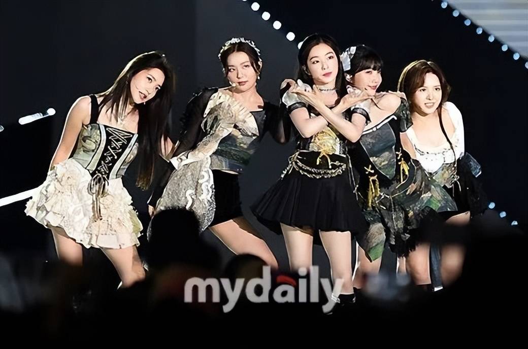 原创韩国热门女团演唱会惊艳亮相肤白貌美大长腿性感撩人