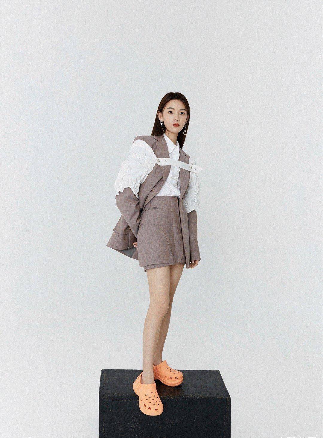 原创陈瑶的夏日穿搭很高级清新的穿着搭配给人一种很高级的美感