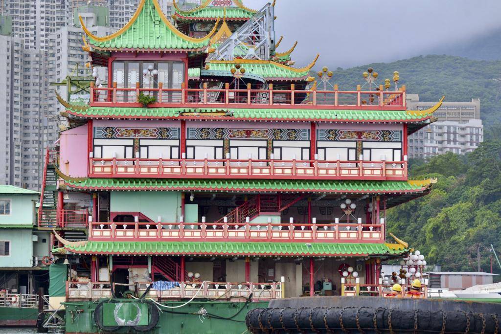 原创珍宝海鲜舫遇风浪沉没专家指意外罕见猜测船公司能获巨额赔偿