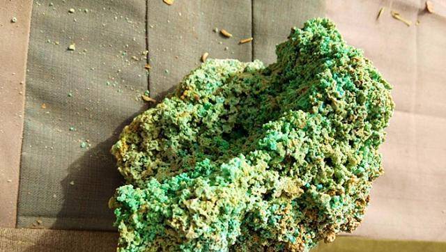 蓬灰是一种天然的碱性物质,在西北很多地方都有用到,当地人用蓬灰做