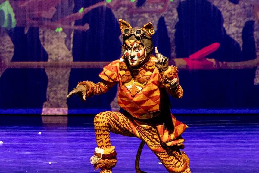 夏日剧场演绎冰雪大冒险滑雪场的流浪猫王北京首演