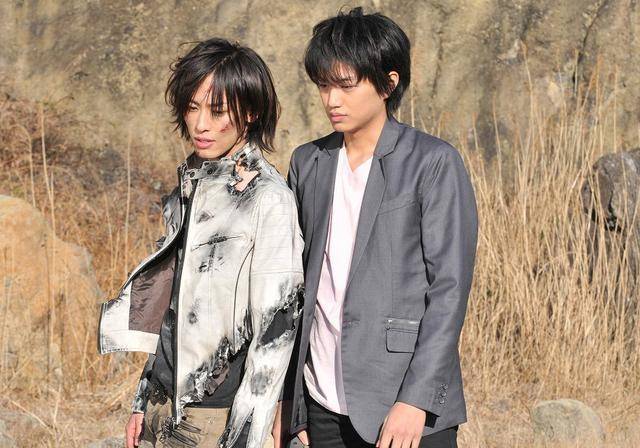 原创假面骑士帝骑女主与小7岁男友结婚网友小明海东才是真爱