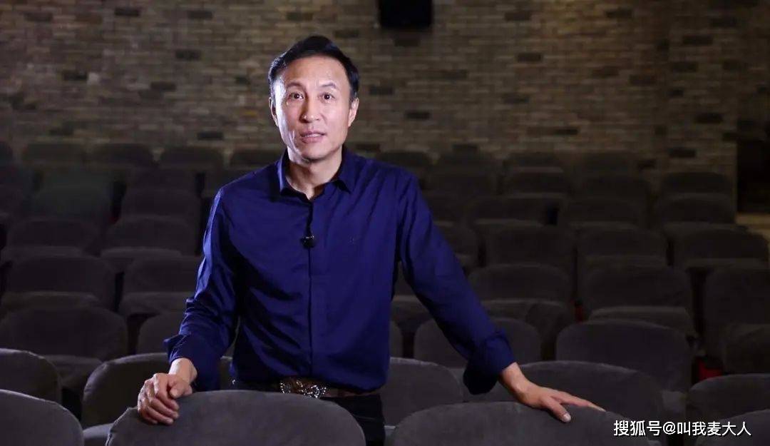 他是胡歌恩师,两次阻止刘亦菲恋情,并说要对初恋妻子一辈子负责_王洛