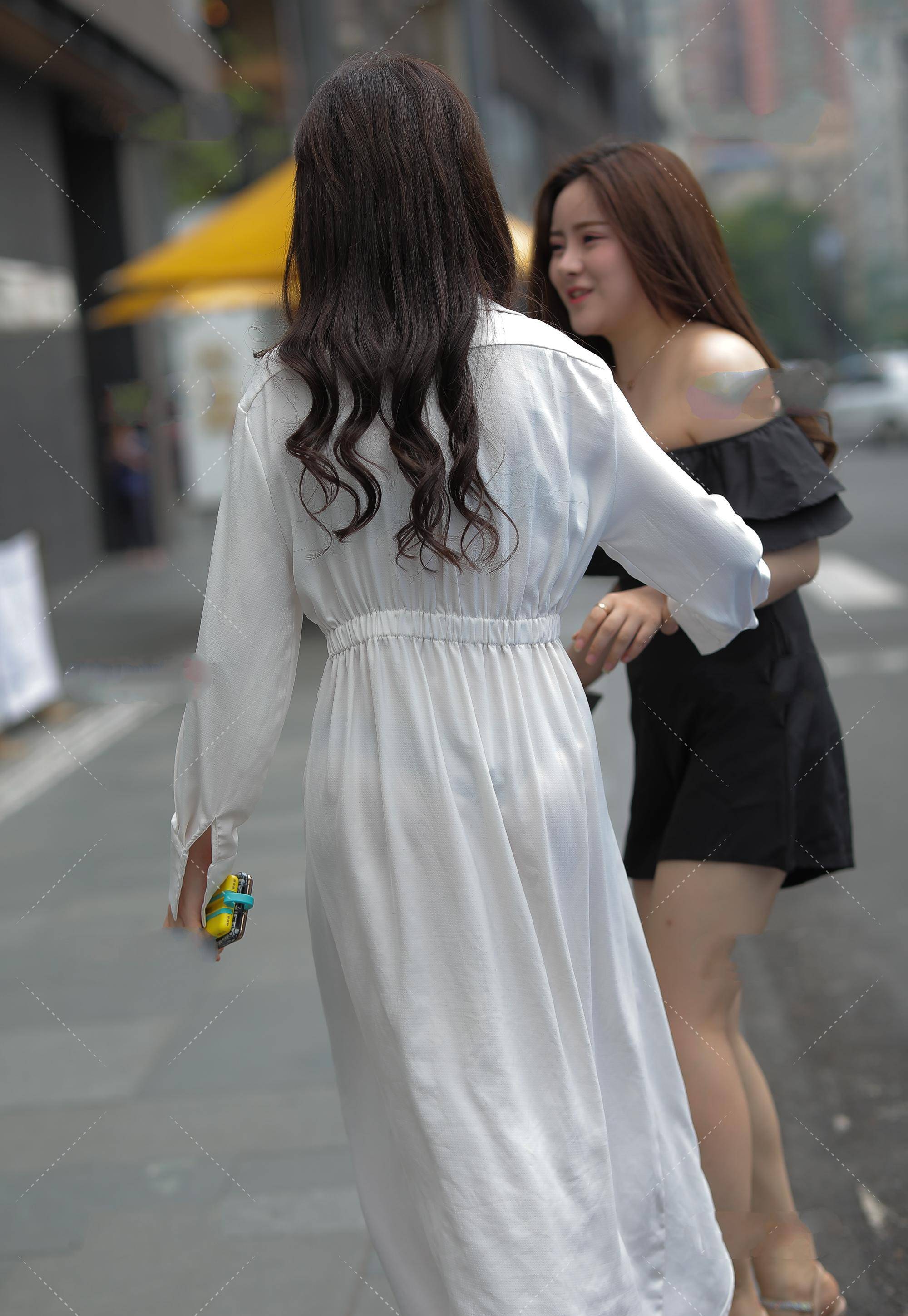 原创两款不同的裙子姐姐们穿出最时尚的一面带有时尚知性美