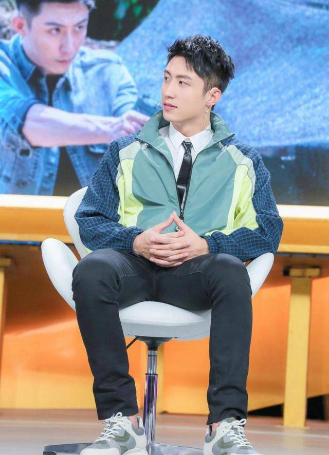 有一种男人味叫做黄景瑜,暖男硬汉切换自如,女人看了都喜欢_运动_白色