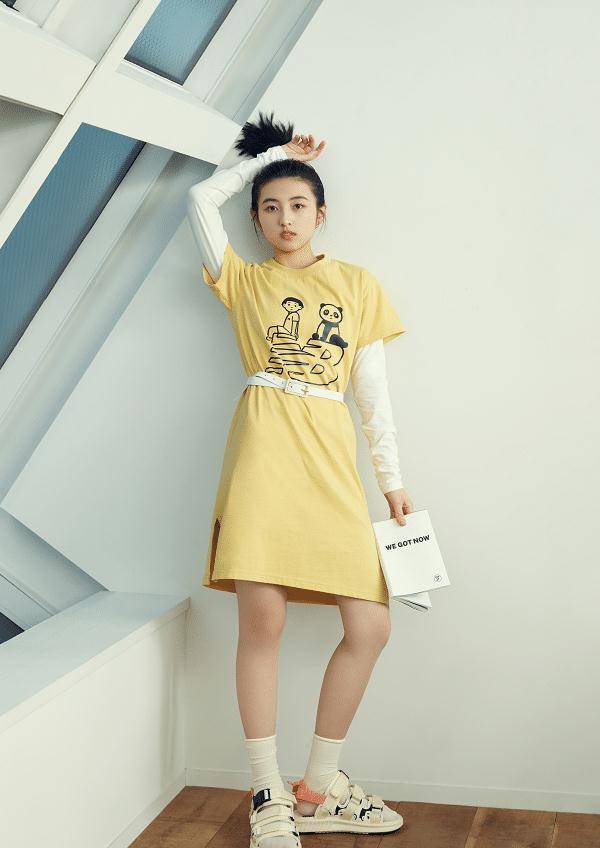 原来凉鞋应该这么穿,看清张子枫的搭配后:这才是00后美少女最爱_时尚