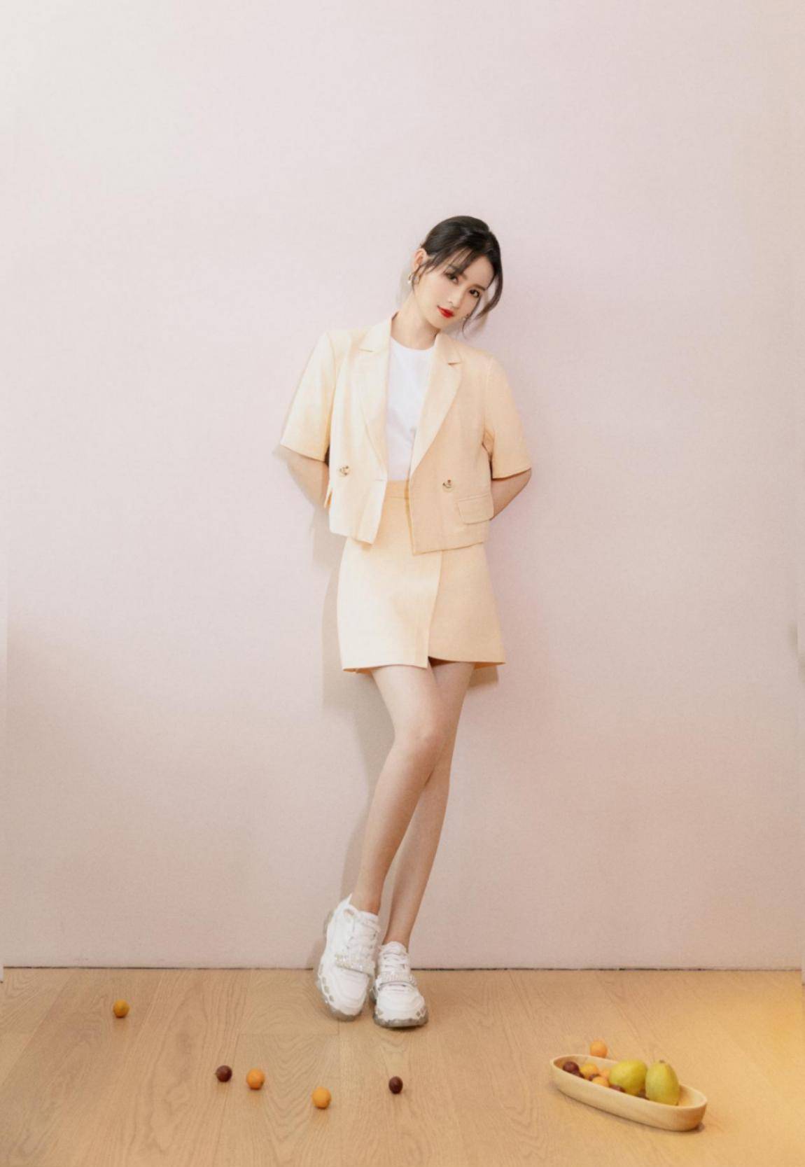 原创李沁太懂增肥了穿的衣服和裤子都好肥看着更有女人味了