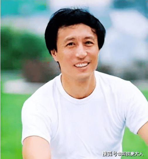 他是胡歌恩师,两次阻止刘亦菲恋情,并说要对初恋妻子一辈子负责_王洛