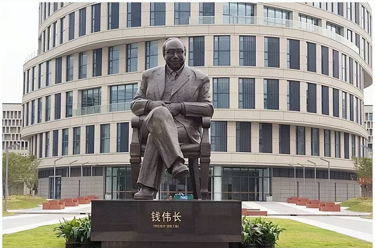 钱伟长学院始终坚持实施"重基础,跨学科,国际化"的人才培养战略,在