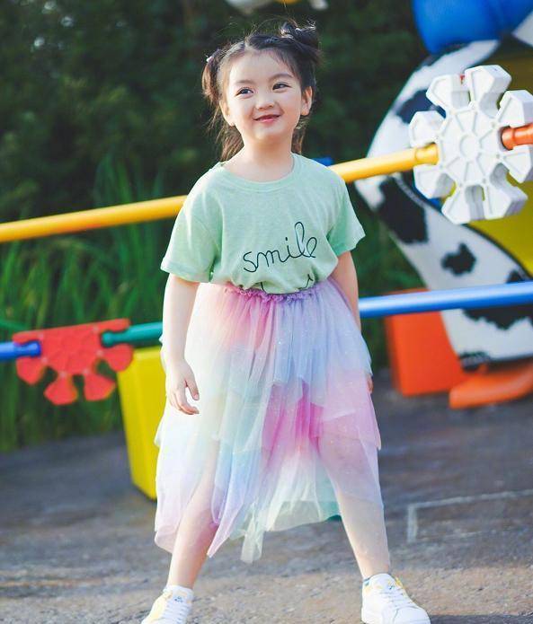 一路凭借自己的努力在娱乐圈中站稳了脚步真的是实属不易,可见生