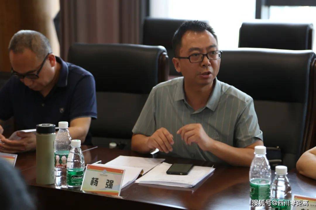 江油市教育发展中心副主任 杨强 介绍了江油市整体推进影子跟岗阶段