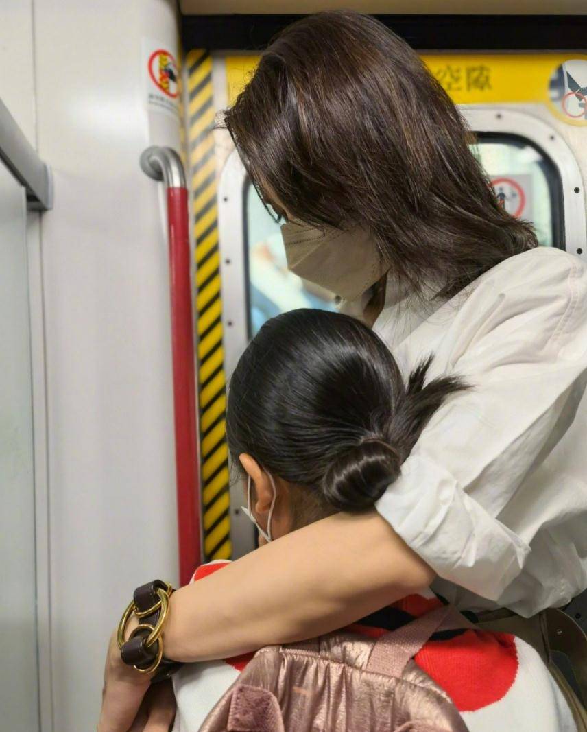 原创50岁黎姿晒卸妆全过程妆前妆后零差别素颜状态好到爆