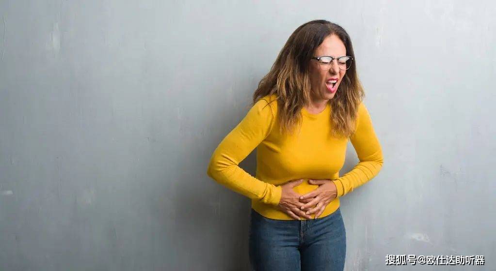 一般小于5厘米的肝囊肿,不需做任何治疗,但有必要定期(每隔 6 个月或