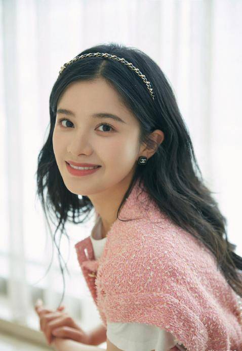 肉不多,但是却很集中,从面相上看是肉感的皮肤,但是细细一看却有骨架