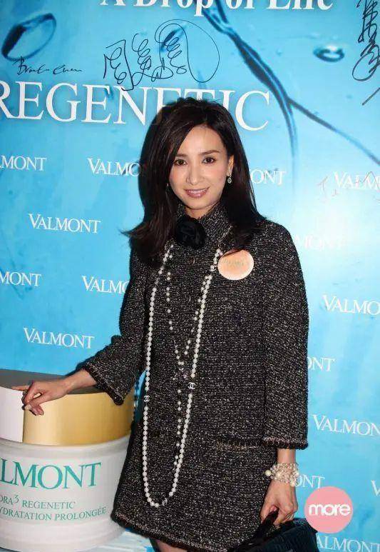 港姐吴婉芳才是真冻龄53岁打扮成23岁也不违和没皱纹就是美
