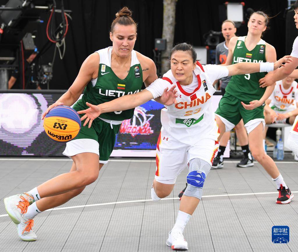 组图中国三人篮球女队胜立陶宛曹君伟王丽丽庆祝