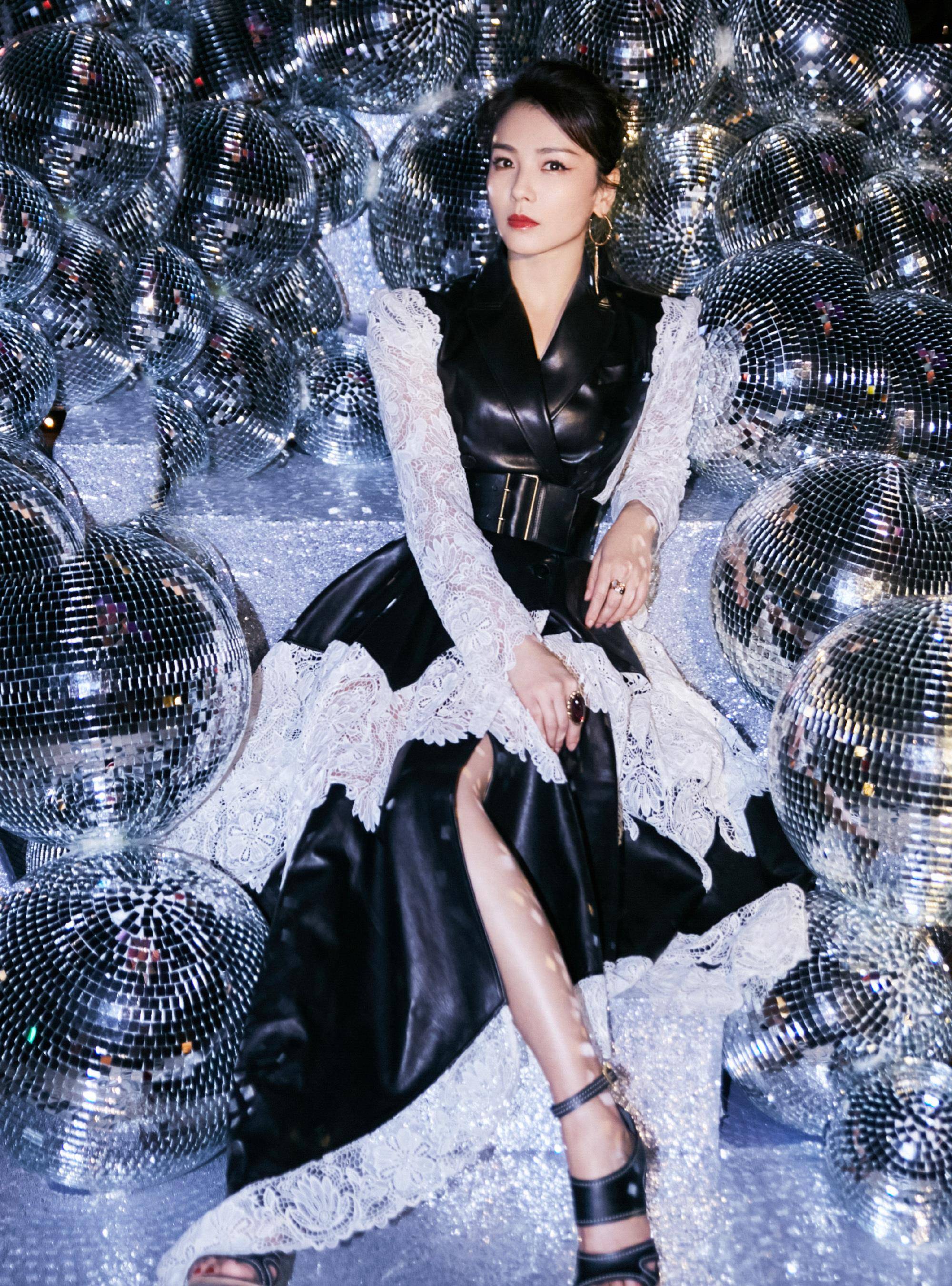 再次吹爆刘涛的好气质复古红长裙真耀眼120的体重是真实的吗