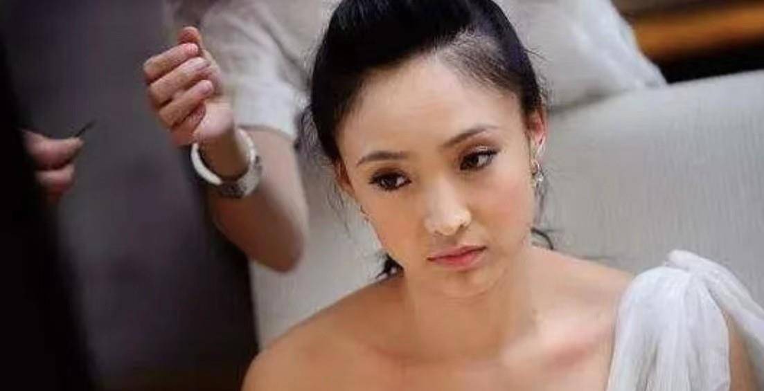 乔宇的狼子野心马上暴露出来,白静虽然贪慕虚荣,但人没有乔宇精.