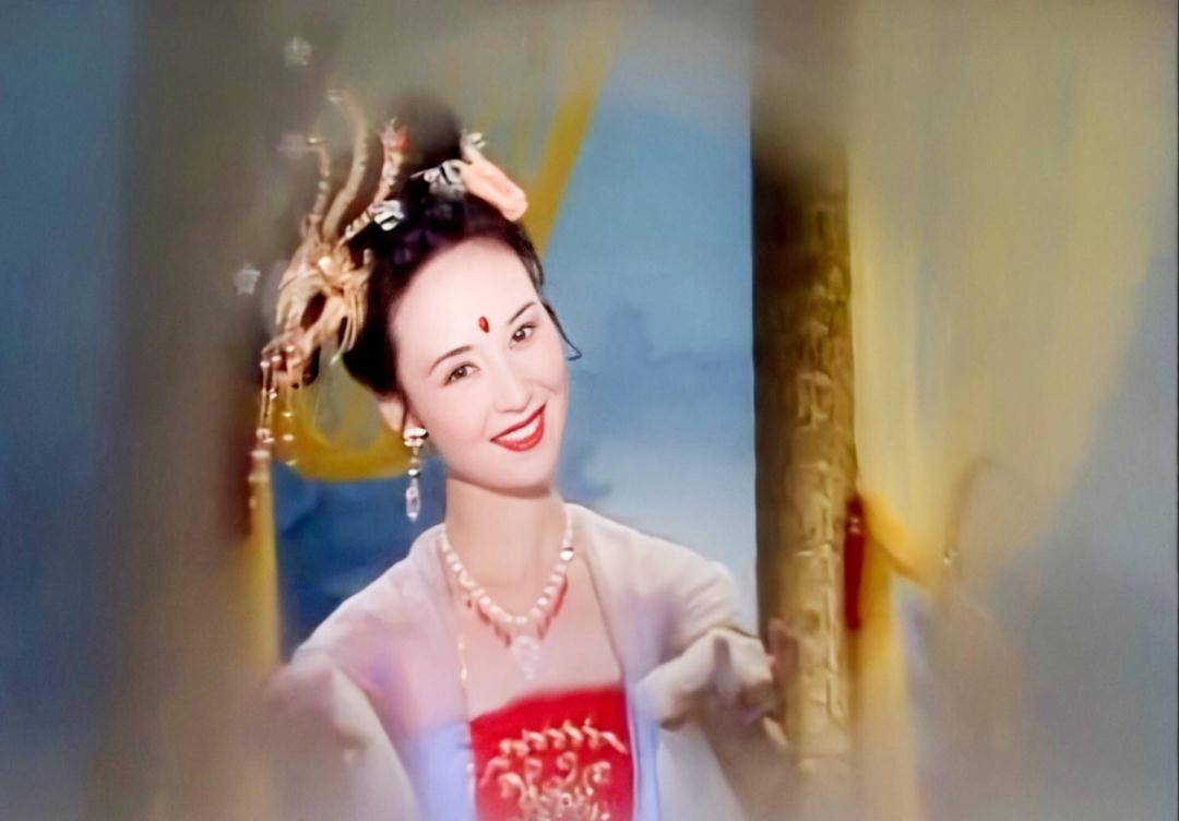 演完《西游记》嫦娥后,邱佩宁转行经商,经历两段婚姻,儿子帅气_丈夫