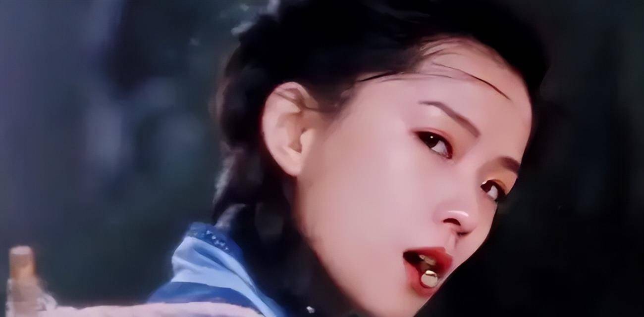 1994年,她与林青霞合作的《火云传奇》,虽说出场的片段少的可怜,可