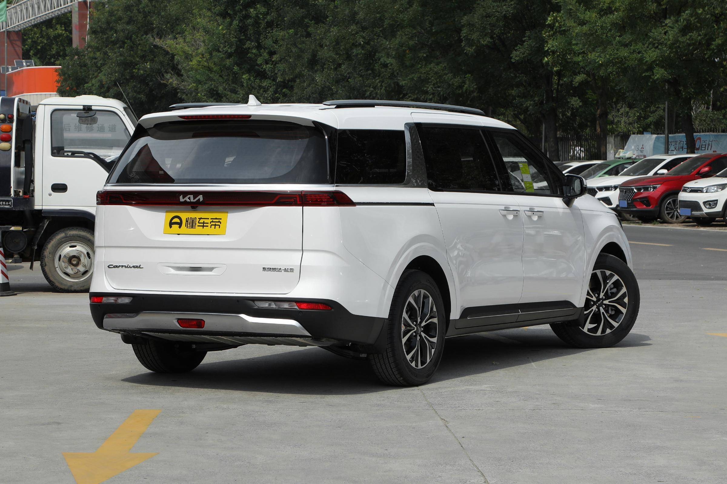 起亚嘉华这款中大型mpv值得入手吗