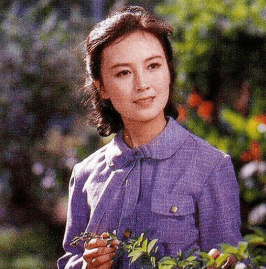80年代最美女演员赵静穿着大红大紫照样时髦又优雅