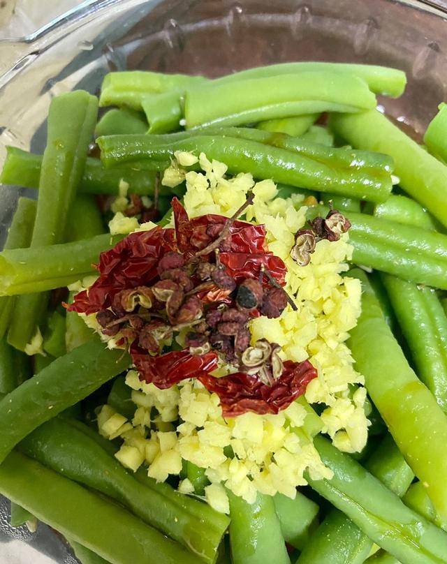 原创不要放任自己的胃了一道快手菜姜汁豆角送给你