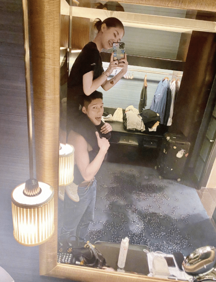 王子文携男友再录节目,在农场给吴永恩拍照变迷妹