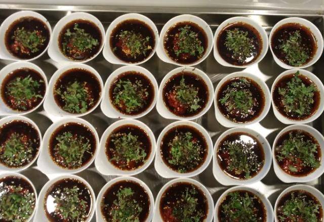 原创到自贡必须要吃的蘸水菜不同的菜蘸不同的水我可以吃3大碗