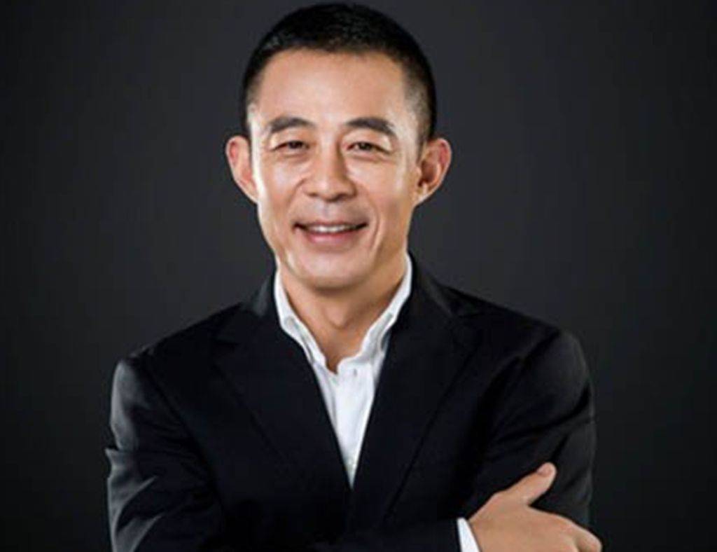 1987年,那时20岁的侯勇与一名高中同学去报考江苏省戏剧学校,结果同学