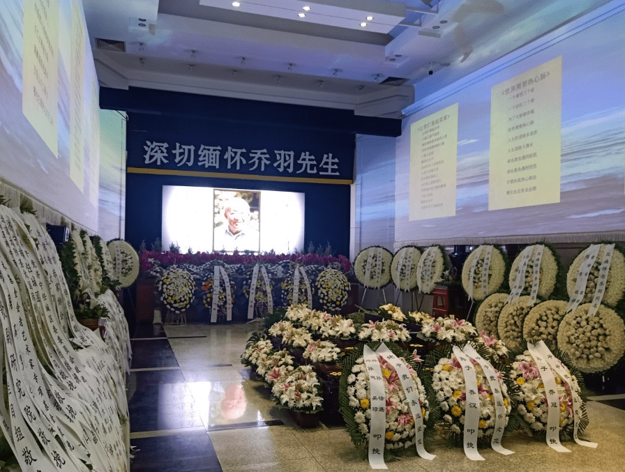 乔羽告别仪式,87岁谷建芬拄拐送别