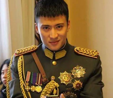 他是贾乃亮的同学,与赵丽颖合作过多部剧却没捧红,真是一言难尽_戚迹