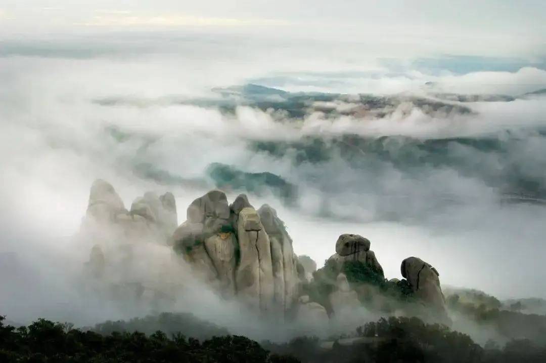 闽越三大名山之一，挺立于东海之滨，是国家级风景名胜区