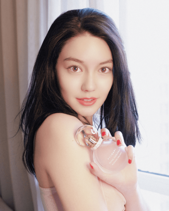 李崇霄女儿李诗颖(艺人李思彤)也是艺人,她随后确认噩耗,透露以后六月