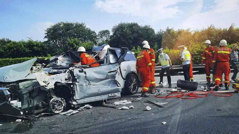 蔚来汽车命案不要喷打工仔马麟了ta只是李斌的传话筒