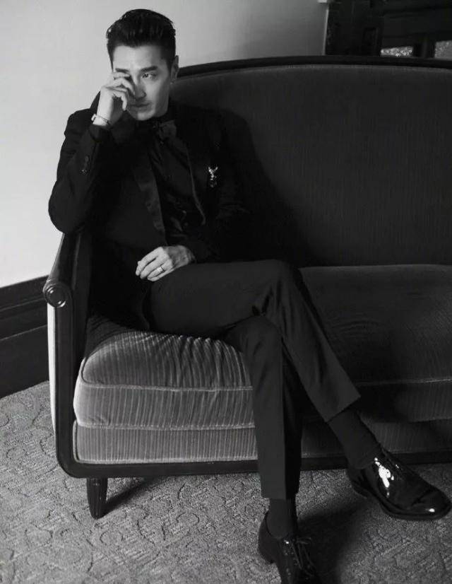 赵又廷完美演绎商务风,造型帅气又优雅_显得_西装_绅士