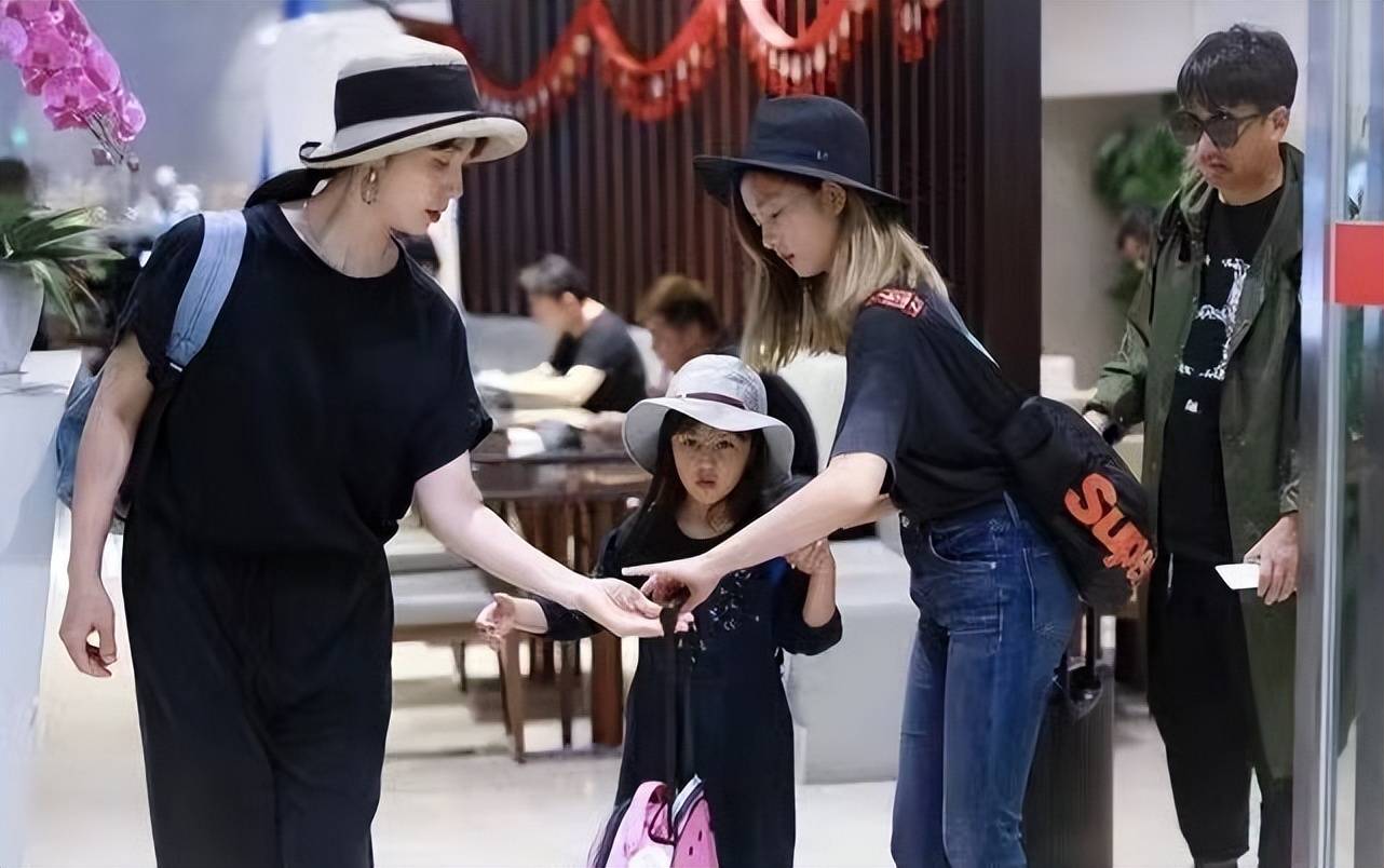 黄磊二胎正面照曝光,颜值不如姐姐黄多多,年龄虽小打