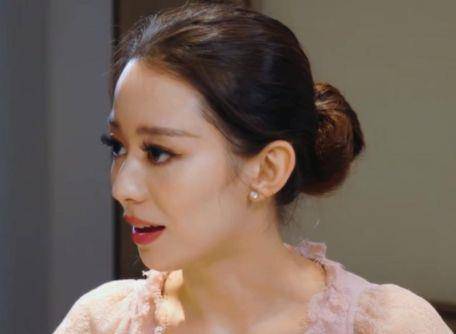 吉娜为何一直浓妆出镜今素颜照曝光后网友称确定有25岁