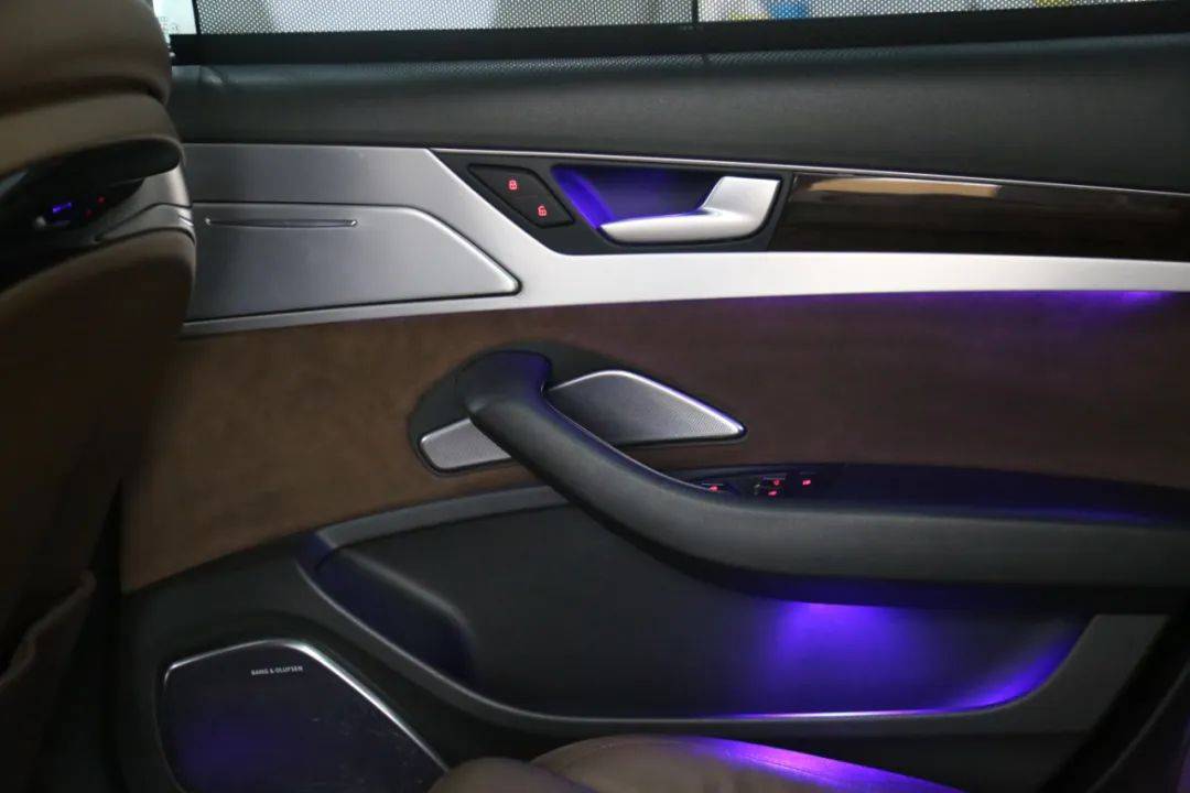 奥迪a8原车后改bose音响不满意 再次升级bo音响