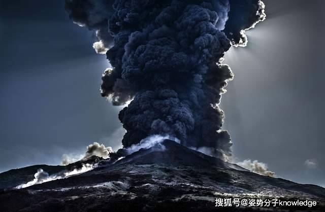 日本火山又噴發了煙柱衝上1500米高空富士山還安全嗎