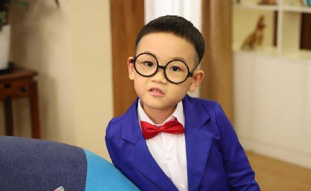 原创真人版大头儿子将上映哮天犬陈创扮演爸爸头比儿子大