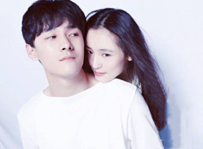 吴倩近状罕登热搜,与闺蜜俏皮自拍氛围好甜,嘟嘴卖萌元气满满_张雨剑