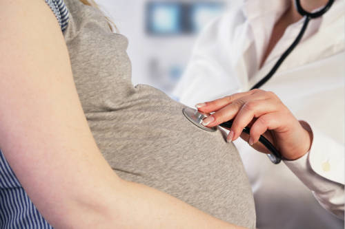 孕中期胎儿易缺氧,孕妇的这些表现是典型,中招的原因也很常见