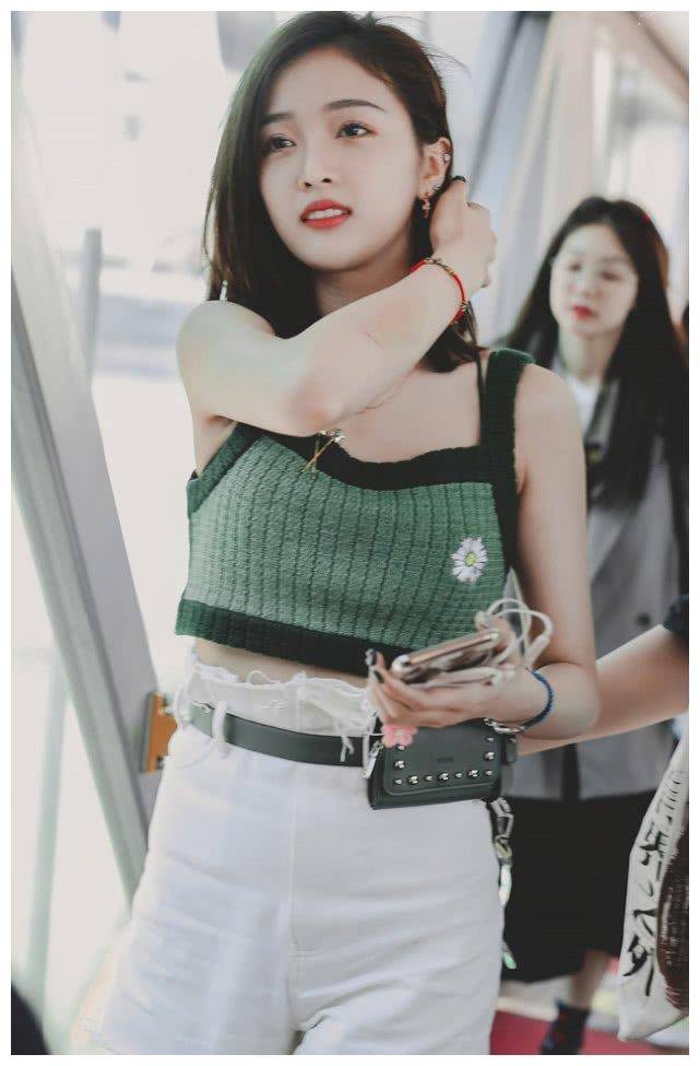 很多人都知道火箭少女101组合的吴宣仪吧.
